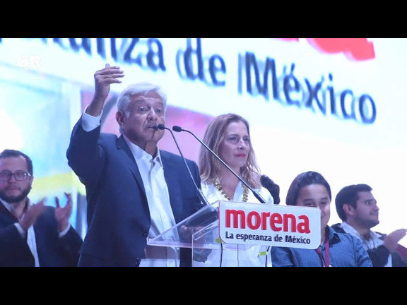 AMLO se comprometió a que desde el primer día de su gobierno va a aumentar la pensión para los adultos mayores al doble, a que todos los discapacitados tengan un pensión y a todos los jóvenes de México, el derecho al estudio y al trabajo.